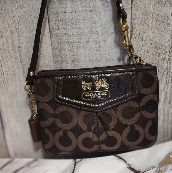 Coach Handbags - 🌷Vintage Coach Brown Signature Wristlet